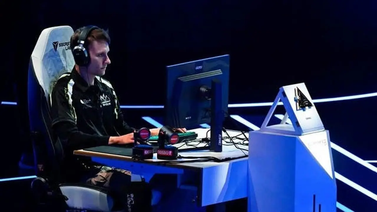 سيرال يتوج بطل كأس العالم للرياضات الإلكترونية في StarCraft 2025